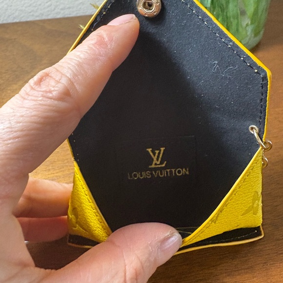 Louis Vuitton Monogramed Yellow Key & Card Holder - Picture 6 of 8